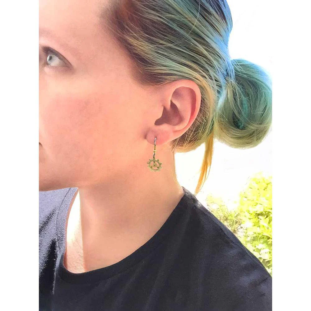 Auri's Brazen Gear Earrings - Image 4