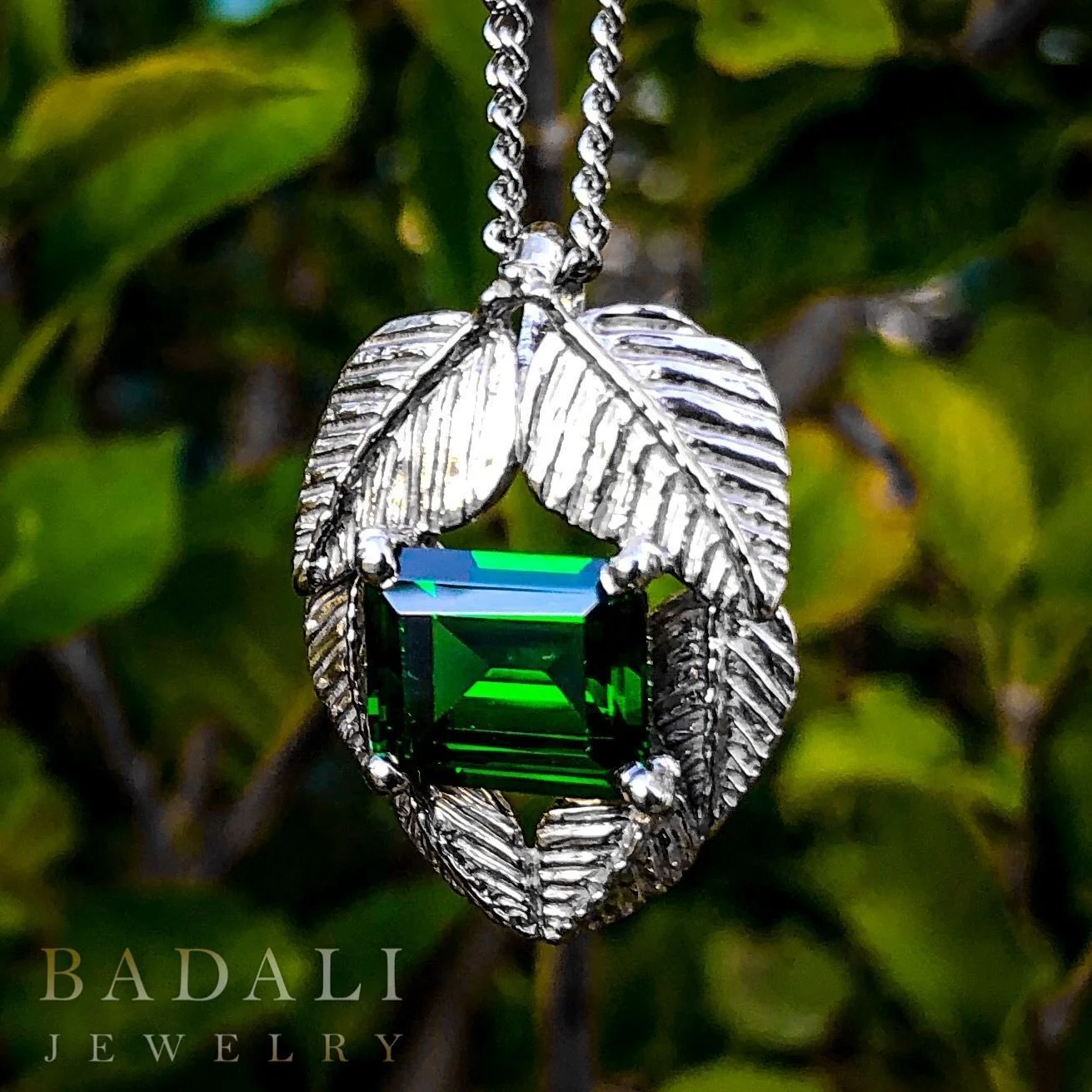 The Emeralds of GIRION™ - MIRKWOOD™ Elven Necklace - Image 4